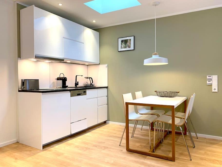 Apartment - Modern, Gemuetlich, Eigener Parkplatz Keulen Buitenkant foto