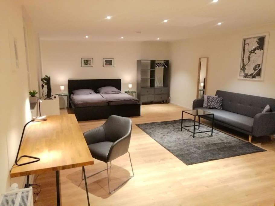 Apartment - Modern, Gemuetlich, Eigener Parkplatz Keulen Buitenkant foto